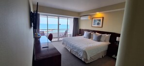 Kamar Bisnis, 1 Tempat Tidur King | Seprai premium, selimut bulu angsa, brankas, dan meja kerja