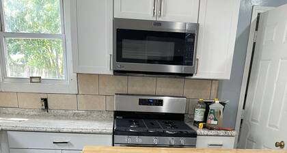 The L's Luxury 4 -Spacious 4-bedroom house with AC, fitness room in WEST Buffalo