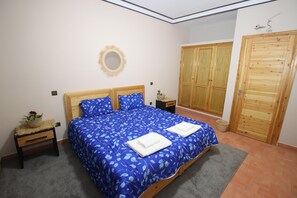 9 bedrooms, WiFi, bed sheets - Very beautiful guesthouse to rent (Marrakech)