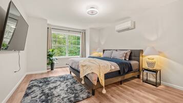 5 bedrooms, iron/ironing board, WiFi, bed sheets