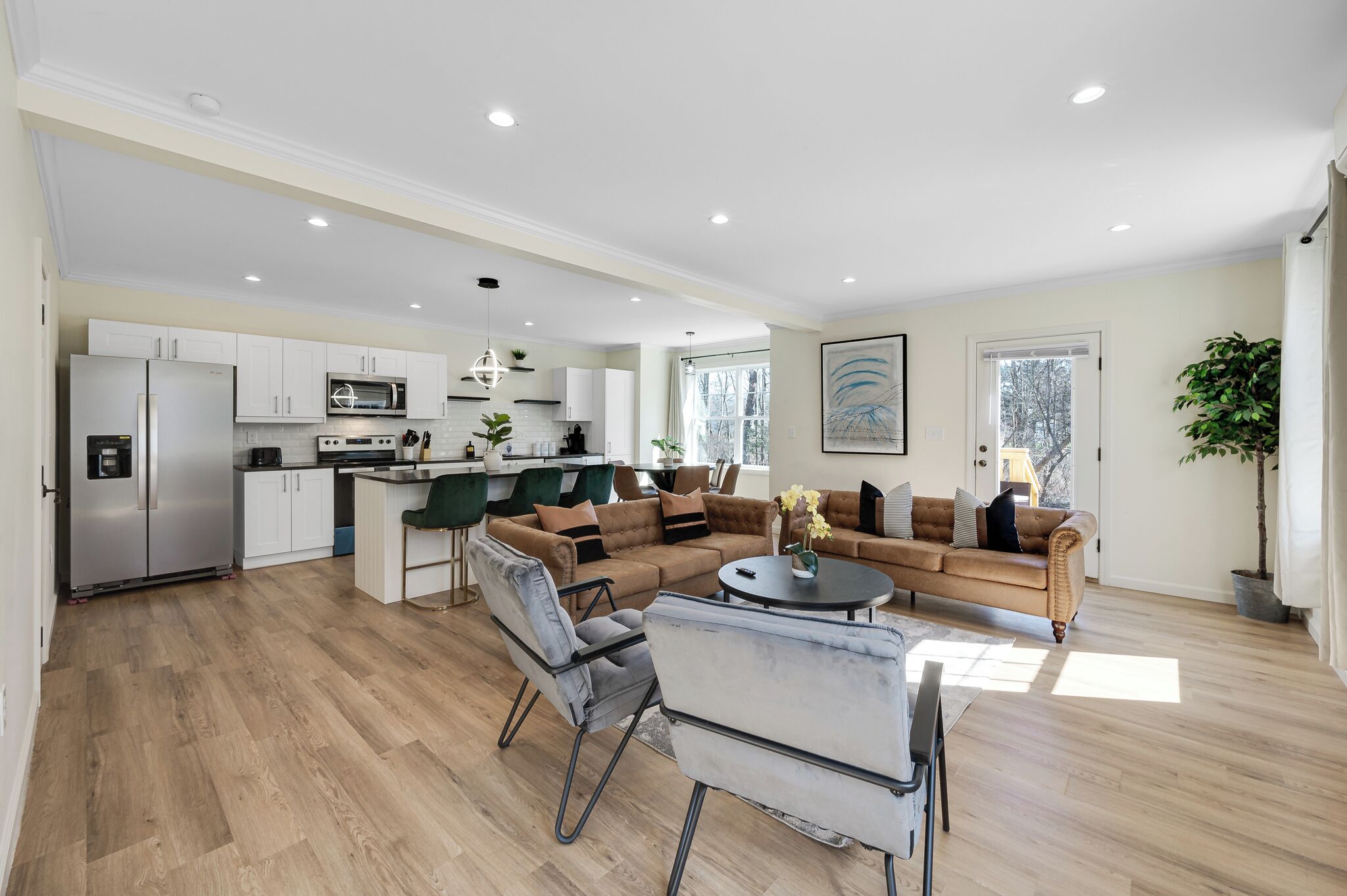Elegant & Spacious, 5 Bed Beautiful Construction 