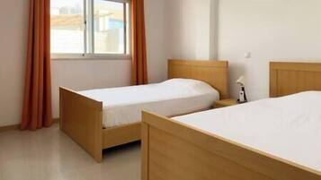 2 dormitorios, tabla de planchar con plancha, wifi y ropa de cama