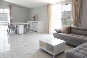 TV - 2 bdr cozy apartment in city center, Wifi - LCGR (Assomada)