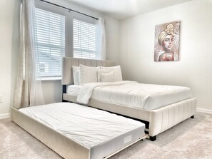 5 habitaciones, tabla de planchar con plancha, wifi y ropa de cama 