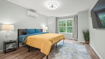 5 bedrooms, iron/ironing board, WiFi, bed sheets