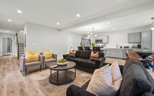 Premium 3-Story Townhome | Perfect for Large Groups