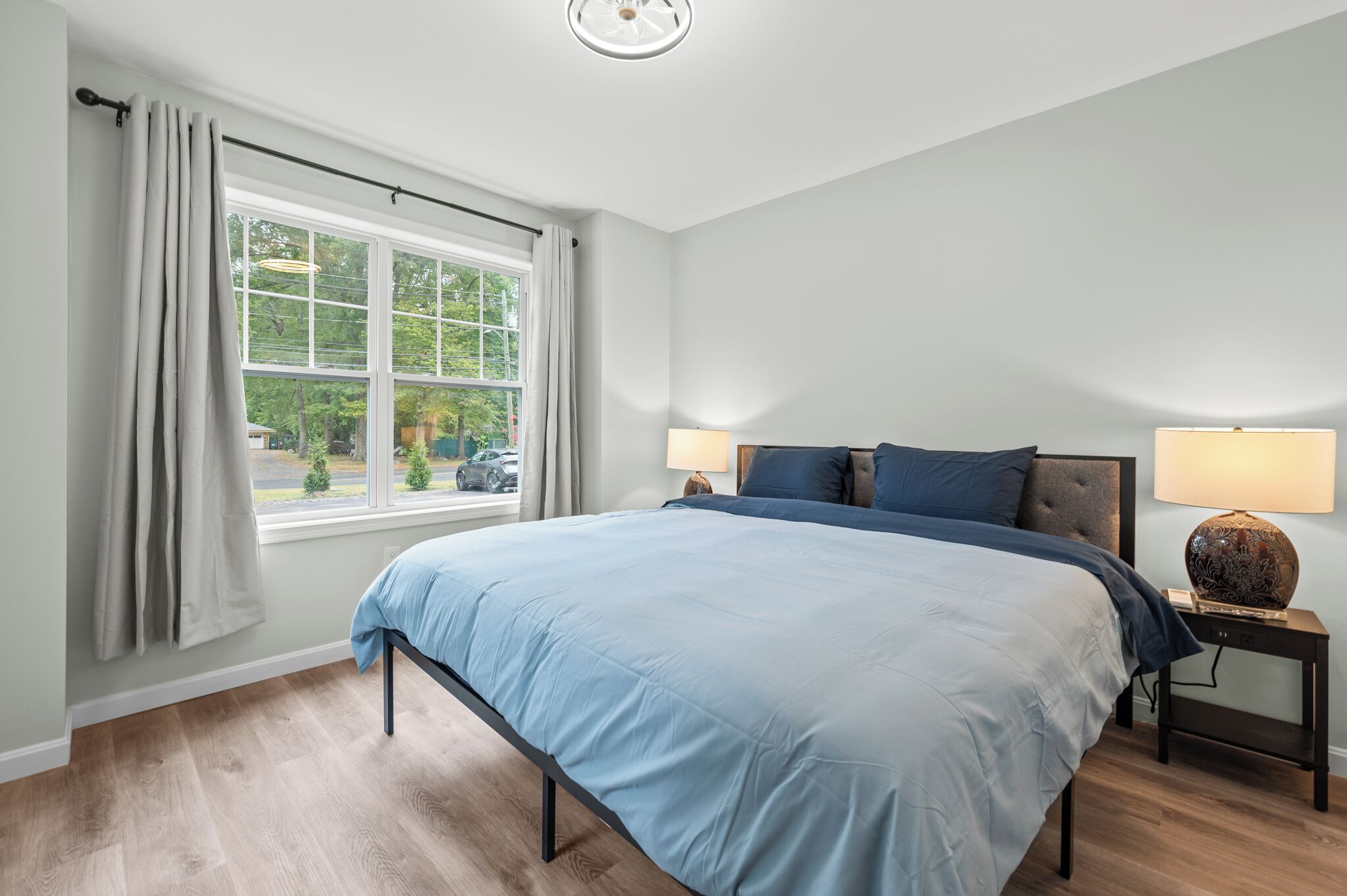 5 bedrooms, iron/ironing board, WiFi, bed sheets