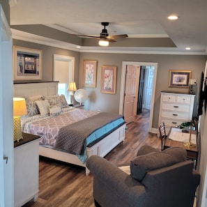 3 bedrooms, iron/ironing board, free WiFi, bed sheets - Shore Beats Work 3Br 2Ba Waterfront (Shoreline Park)