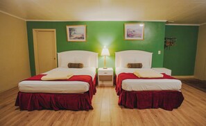 Desk, free WiFi, bed sheets - Falls View Inn (Niagara Falls)