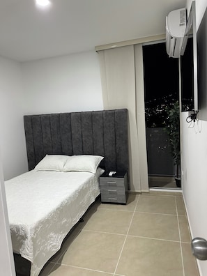 3 bedrooms, WiFi, bed sheets - Quiet, centrally located lodging. All rooms have air conditioning and hot water. (Floridablanca)