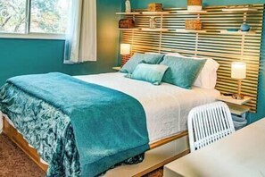 4 chambres, bureau, fer et planche à repasser, lit parapluie