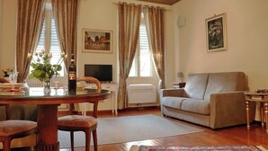 Smart TV y chimenea 