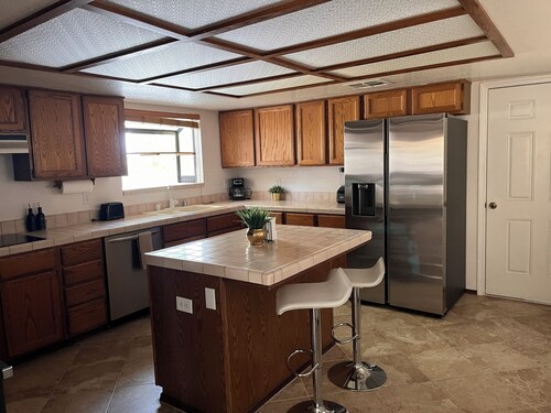 Charming 3-bedroom farmhouse with AC and WiFi in brilliant Las Vegas