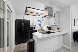 Private kitchen - Cozy Modern 2BR Oceanside Home for Mid-term Stay (Oceanside)