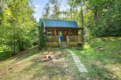 Butterfly Crossing | Private Lake, Hot Tub
