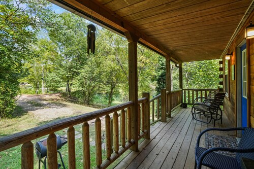 Butterfly Crossing | Private Lake, Hot Tub