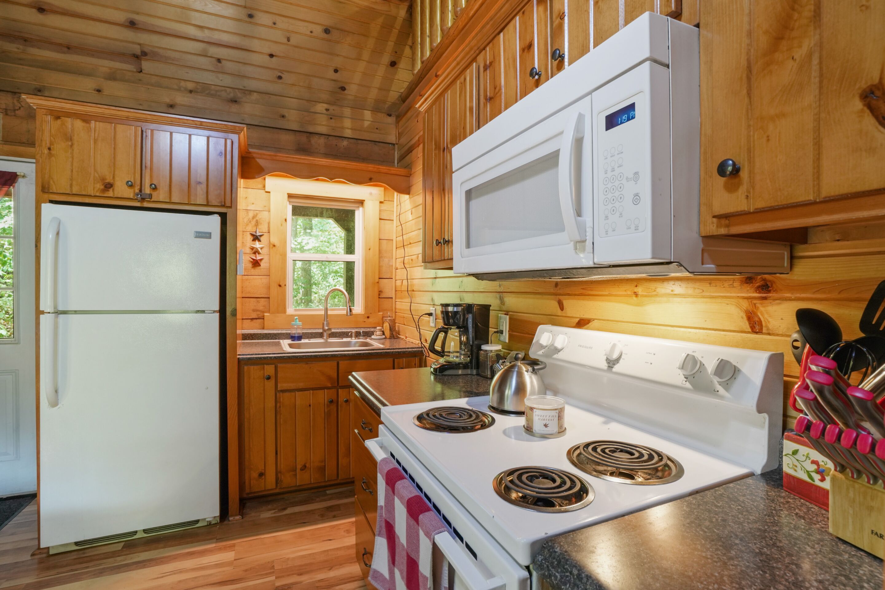 Cookware/dishes/utensils