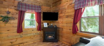 Fireflies Hollow | Romantic Pond Retreat, Hot Tub