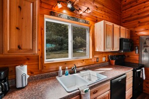 Fridge, microwave, oven, stovetop - Golden Ridge | Hocking Hills, 62 Acres, Hot Tub (Logan)