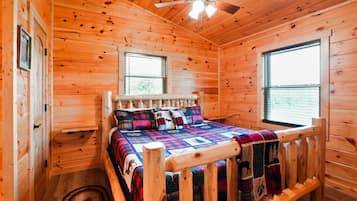 2 bedrooms, WiFi (free), bed sheets