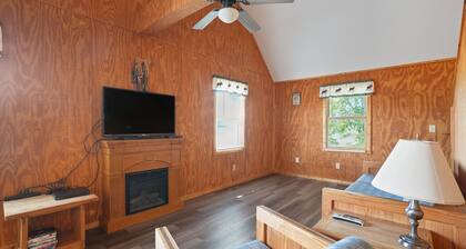 Retreat Cabin #1 | Hocking Hills, Sleeps 6