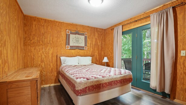 2 bedrooms, bed sheets - Retreat Cabin #2 | Hocking Hills,  Pet Friendly (Logan)