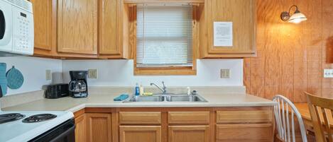 Coffee/tea maker, fridge, microwave, oven