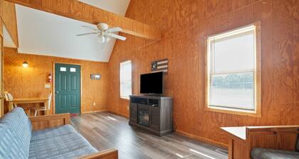 Retreat Cabin #2 | Hocking Hills, Pet Friendly