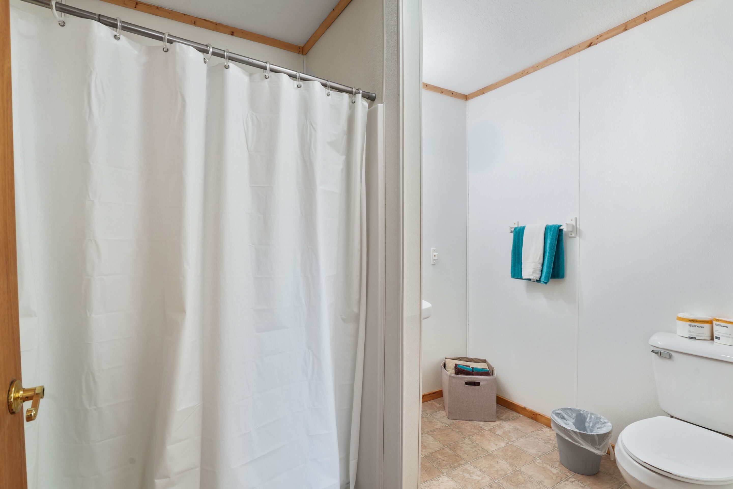 Serviettes fournies, savon, papier toilette