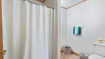 Serviettes fournies, savon, papier toilette