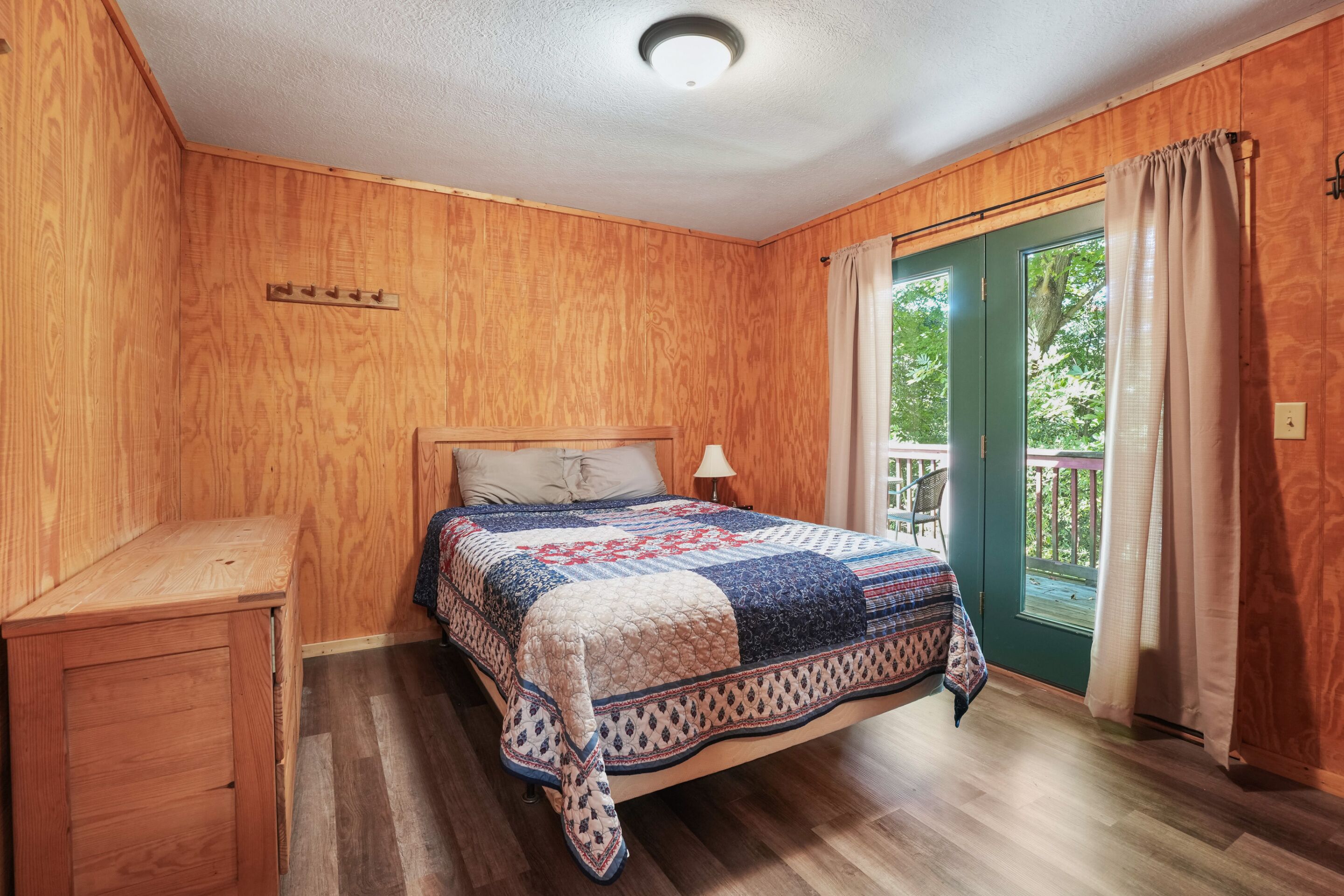 2 bedrooms, bed sheets