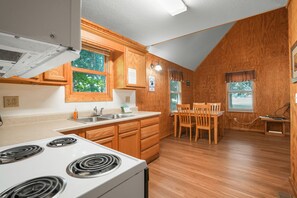 Fridge, microwave, oven, stovetop - Retreat Cabin #10 | Hocking Hills, 2BR Cabin (Logan)