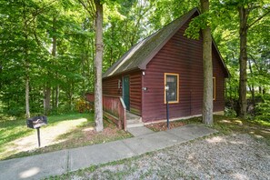 Exterior - Retreat Cabin #10 | Hocking Hills, 2BR Cabin (Logan)