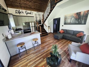 Smart TV, stereo, offices