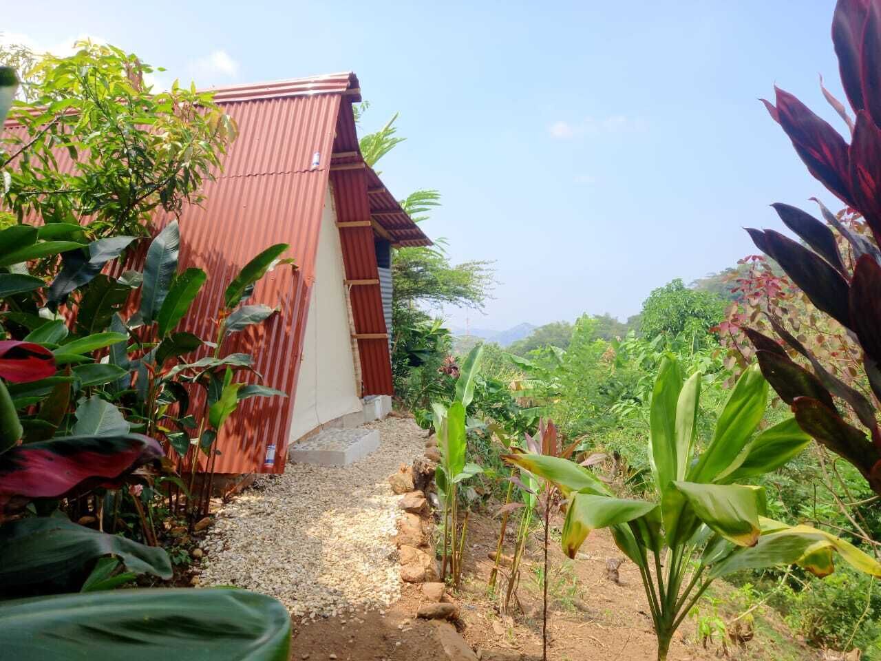 舒適雙人房, 庭院, 山景 | 羽絨被、免費無線上網、床單