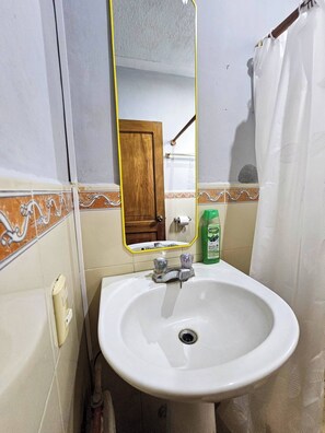 Håndklær, såpe, sjampo og toalettpapir