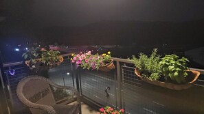 Property grounds - 2BR, 2BA/ The Vinings: Near Truist Park, dining, & Buckhead—your Atlanta oasis! (Atlanta)