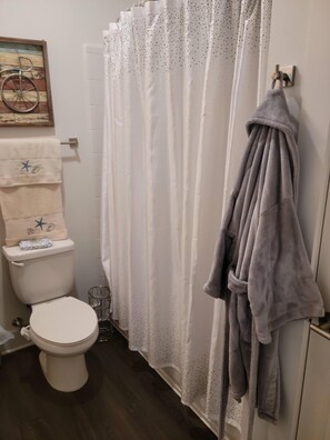 Handtücher, Seife, Toilettenpapier
