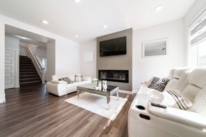 智能电视、壁炉、电子游戏