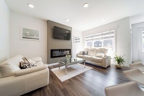 Smart TV, chimenea y videojuegos 