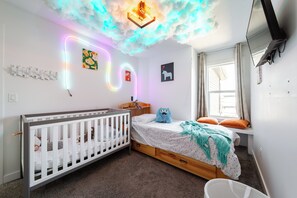 4 bedrooms, desk, iron/ironing board, free WiFi