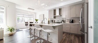 New Luxury House in South Edmonton Near Airport, 2 King bds 4 bdrms 4bthrms 