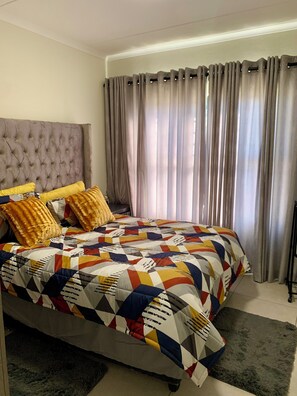 2 habitaciones, tabla de planchar con plancha, wifi y ropa de cama 