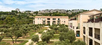 Appart + mezzanine | près des commerces + piscine