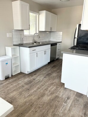 Private kitchen - Home away from home  (Los Angeles)