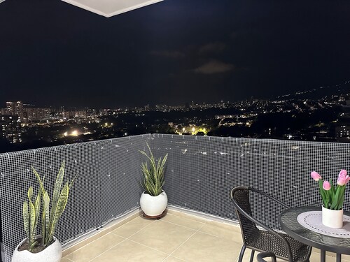 Spacious 3-bedroom apartment with AC, fitness room in wonderful Floridablanca