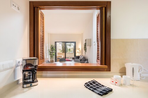 Appartement 'El Oasis Martinica 2 Bajo B' avec piscine privée, Wi-Fi et climatisation