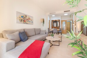 TV - Apartment 'El Oasis Martinica 2 Bajo B' with Private Pool, Wi-Fi and Air Conditioning (Fuente Alamo)