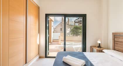 Appartement 'El Oasis Martinica 2 Bajo B' avec piscine privée, Wi-Fi et climatisation
