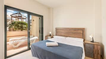 3 slaapkamers, een strijkplank/strijkijzer, gratis wifi, beddengoed